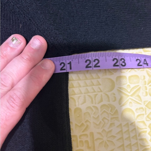 Vintage Black and Tan Sweater - Picture 7 of 9